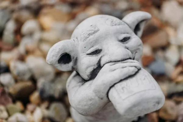 Gartendekoparadies Trolls-Le troll comme un nez de schnaps