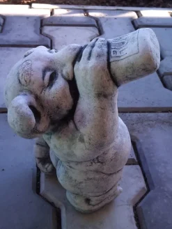 Gartendekoparadies Trolls-Le troll comme un nez de schnaps