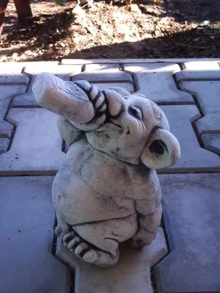 Gartendekoparadies Trolls-Le troll comme un nez de schnaps