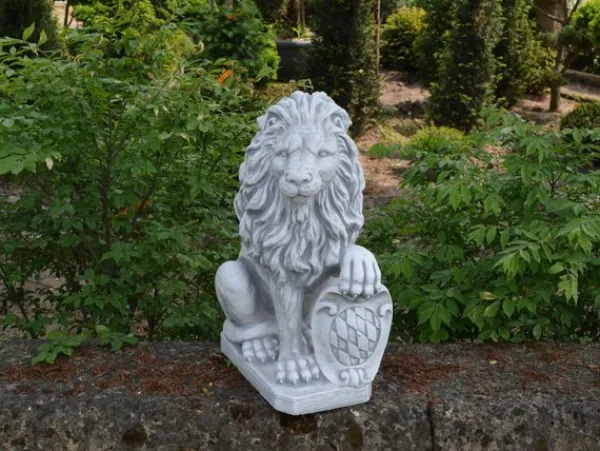 Gartendekoparadies Animaux-Lion avec bouclier sur la patte gauche
