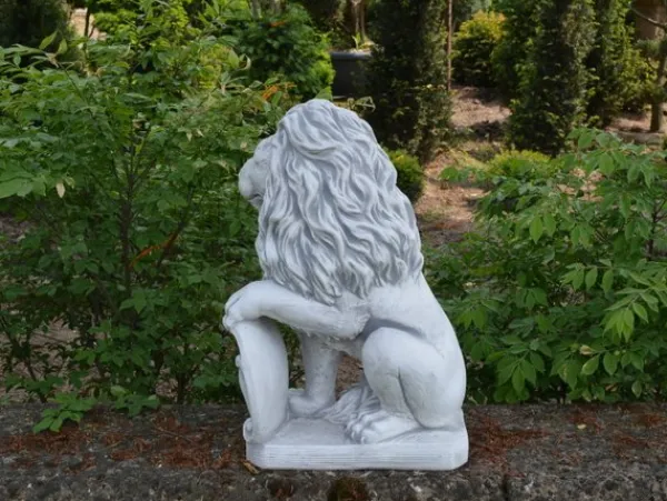 Gartendekoparadies Animaux-Lion avec bouclier sur la patte gauche