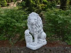 Gartendekoparadies Animaux-Lion avec bouclier sur la patte droite