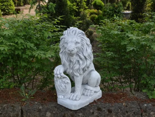 Gartendekoparadies Animaux-Lion avec bouclier sur la patte droite
