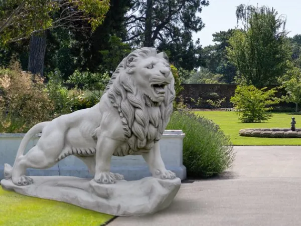 Gartendekoparadies Animaux-Lion de pierre sur rocher : regardant vers la droite