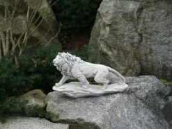 Gartendekoparadies Animaux-Lion debout sur un rocher