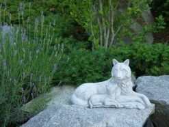 Gartendekoparadies Animaux-Louve avec petit chiot