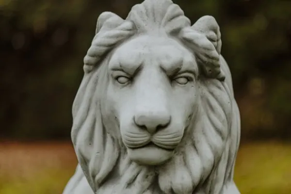Gartendekoparadies Animaux-Énorme lion MAX tourné vers la droite