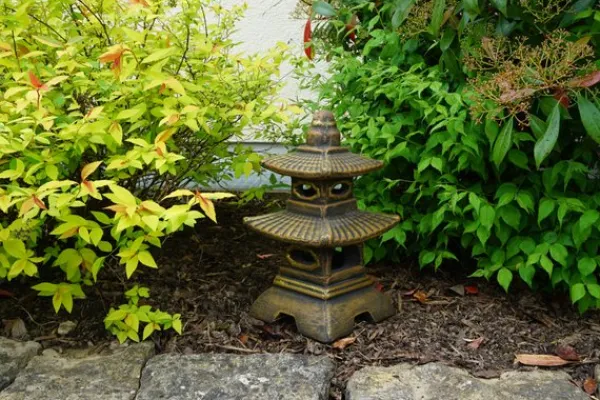 Gartendekoparadies Lanternes En Pierre-Pagode japonaise à huit fenêtres exclusive (or)