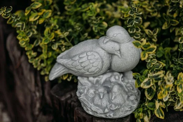 Gartendekoparadies Animaux-Paire de pigeons avec progéniture