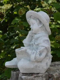 Gartendekoparadies Enfants & Anges-Personnage de garçon avec un livre