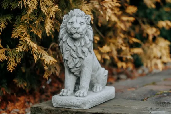 Gartendekoparadies Animaux-Petit lion tourné vers la gauche