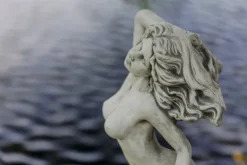 Gartendekoparadies Figures & Statues-Sirène sur une vague follement écumante