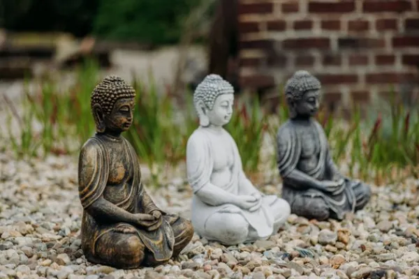 Gartendekoparadies Bouddhas-Statue de Bouddha assis avec coloration exclusive