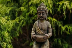 Gartendekoparadies Bouddhas-Statue de Bouddha enchanteresse sur un piédestal