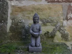 Gartendekoparadies Bouddhas-Statue de Bouddha enchanteresse sur un piédestal