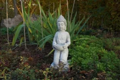 Gartendekoparadies Bouddhas-Statue de Bouddha enchanteresse sur un piédestal