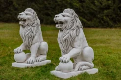 Gartendekoparadies Animaux-Statue de lion avec boule à droite