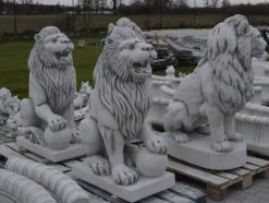 Gartendekoparadies Animaux-Statue de lion avec boule à droite