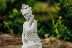 Gartendekoparadies Figures & Statues-Statue d'une femme avec une robe richement drapée