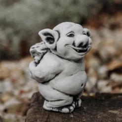 Gartendekoparadies Trolls-Troll avec un somptueux bouquet de fleurs