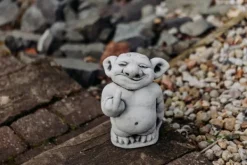 Gartendekoparadies Trolls-Troll montre le majeur