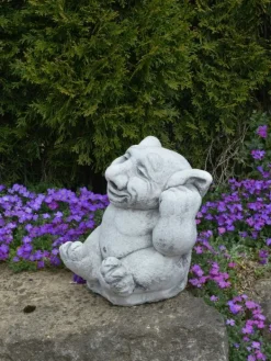 Gartendekoparadies Trolls-Troll XXL avec un doigt dans l'oreille