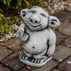 Gartendekoparadies Trolls-Troll XXL montre le majeur