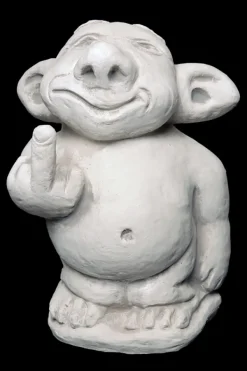 Gartendekoparadies Trolls-Troll XXL montre le majeur