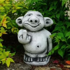 Gartendekoparadies Trolls-Troll XXL montre le majeur