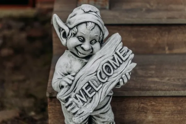 Gartendekoparadies Gnome-Un gnome amical accueille les invités