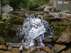 Gartendekoparadies Gnome-Un gnome amical accueille les invités