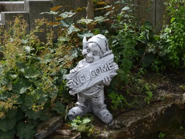 Gartendekoparadies Gnome-Un gnome amical accueille les invités