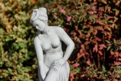 Gartendekoparadies Figures & Statues-Vénus au bain sur socle