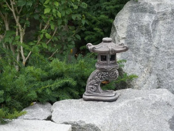 Gartendekoparadies Lanternes En Pierre-Vrilles japonaises au look antique